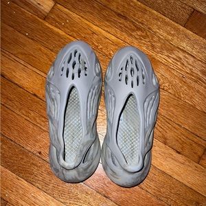 Yeezy stone sage foam runners